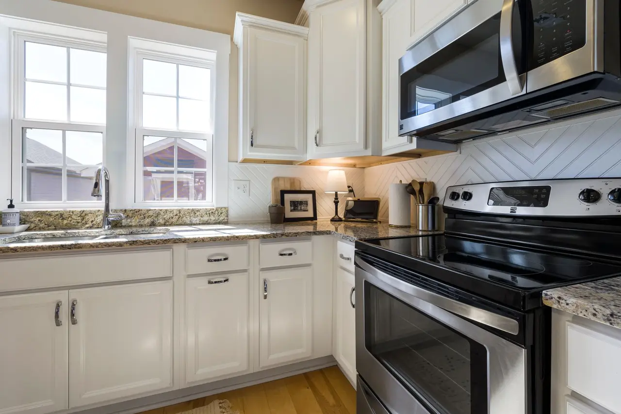 Cabinet Staining in Florida